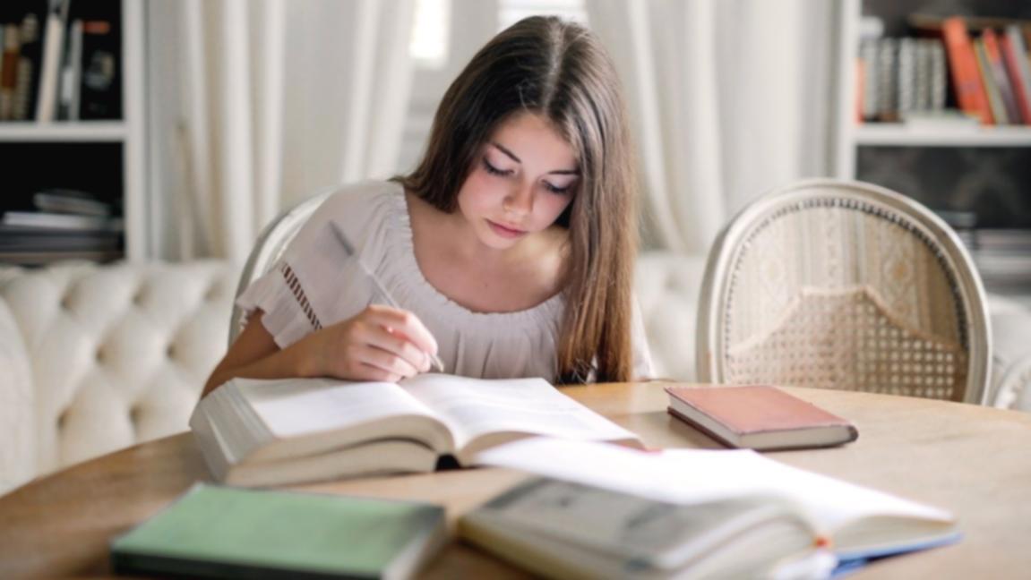 Студенти на заняттях португальської мови в аудиторії